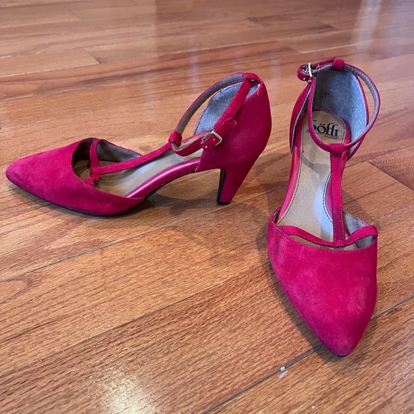 Sofft Red Suede Heels with T-Strap - Picture 3 of 6